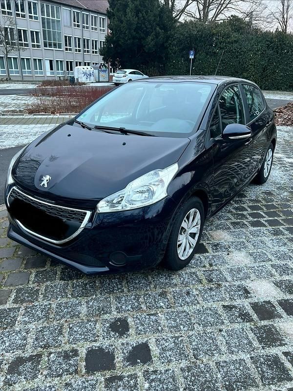 Blau Gebraucht 2014 Peugeot 208 Kleinwagen | 3.699 € (Fairer Preis) - Bild 1/4