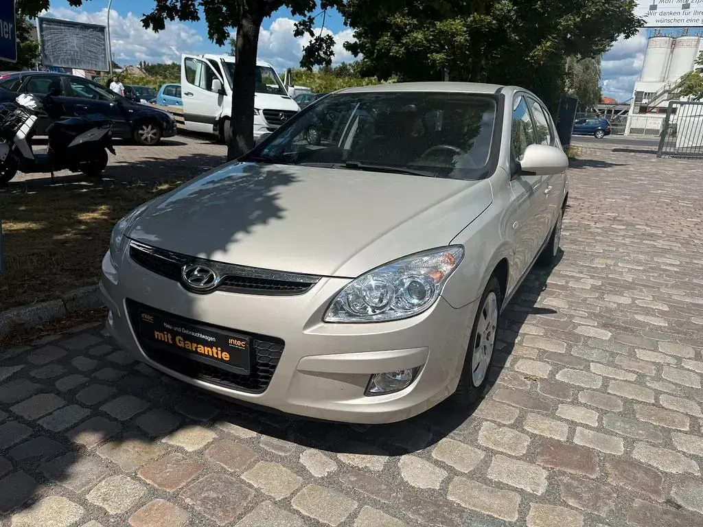 Gebraucht Hyundai i30 Comfort 109 PS (80 kW) 2007 Silber Kleinwagen