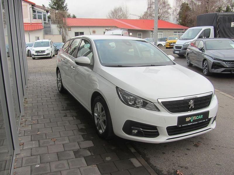 Gebraucht Peugeot 308 Active 131 PS (96 kW) 2021 Weiß Kombi