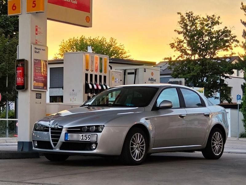 Silber Gebraucht 2005 Alfa Romeo 159 Distinctive Limousine | 2.750 € (Fairer Preis) - Bild 1/4
