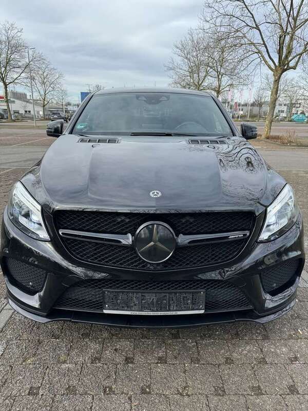 Schwarz Gebraucht 2017 Mercedes GLE400 AMG line Coupé | 46.500 € - Bild 1/4