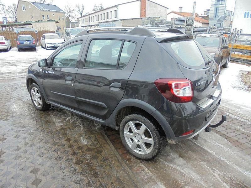 Gebraucht Dacia Sandero Prestige 90 PS (66 kW) 2014 Schwarz Limousine