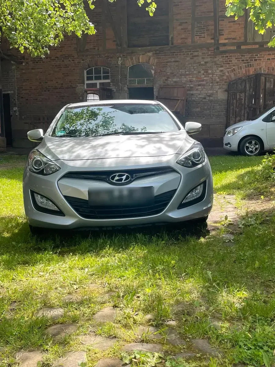 Gebraucht Hyundai i30 Trend 135 PS (99 kW) 2013 Grau Limousine