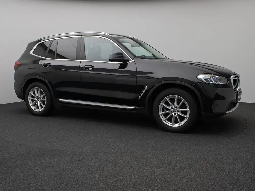 Gebraucht BMW X3 Sport Line 184 PS (135 kW) 2022 Saphirschwarz metallic475schwarz SUV