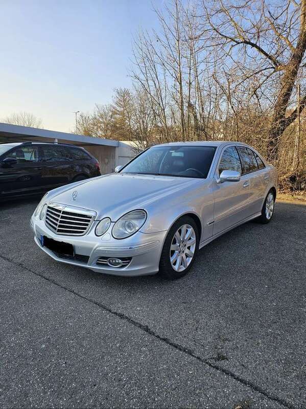 Silber Gebraucht 2007 Mercedes E320 Avantgarde Limousine | 6.200 € (Fairer Preis) - Bild 1/4