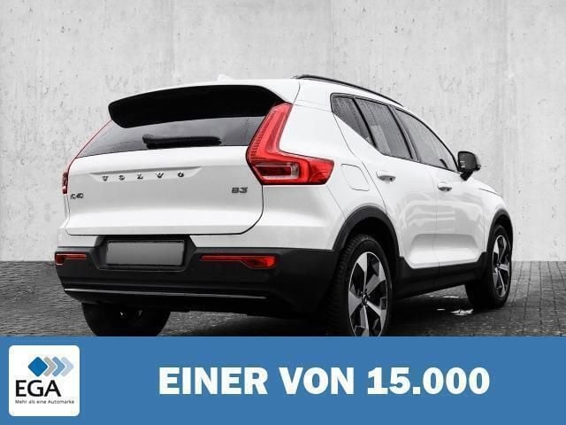 Gebraucht Volvo XC40 Plus 163 PS (119 kW) 2023 Weiß metallic SUV