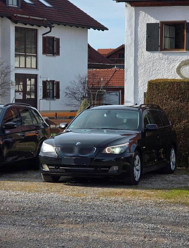Schwarz Gebraucht 2007 BMW 530 Sport Line Kombi | 14.250 € - Bild 1/4