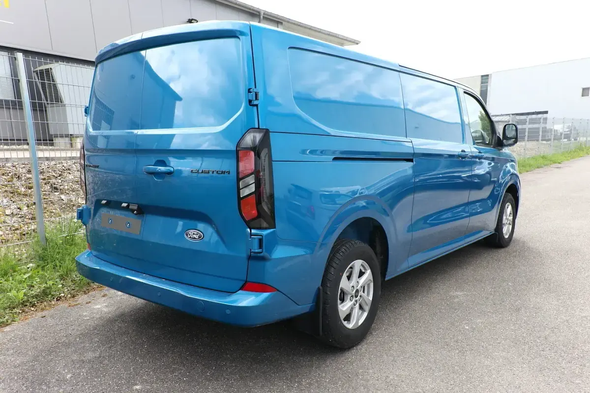 Neu Ford Transit Custom Limited 170 PS (125 kW) 2025 Silber Van