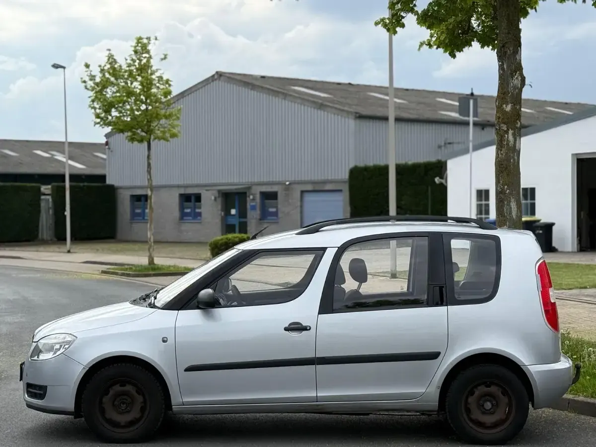 Gebraucht Skoda Roomster Plus Edition 86 PS (63 kW) 2009 Silber Van / Kleinbus