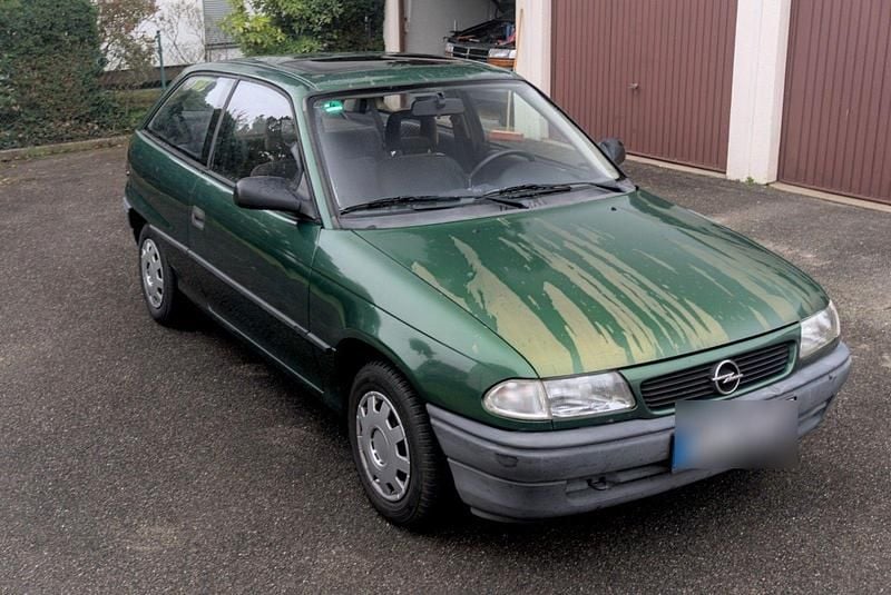 Gebraucht Opel Astra 75 PS (55 kW) 1997 Grün Limousine