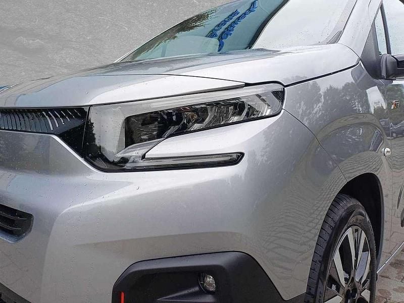 Neu Citroën Berlingo XTR 131 PS (96 kW) 2025 Stahlgrau Van / Kleinbus