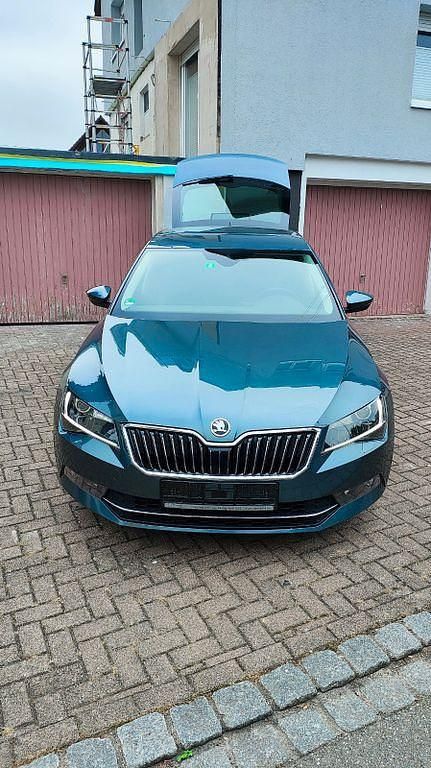 Grau Gebraucht 2016 Skoda Superb Style Limousine | 15.500 € (Fairer Preis) - Bild 1/4