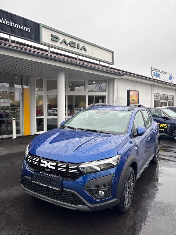Blau Neu 2025 Dacia Sandero Expression Kleinwagen | 21.330 € (Teuer) - Bild 1/4