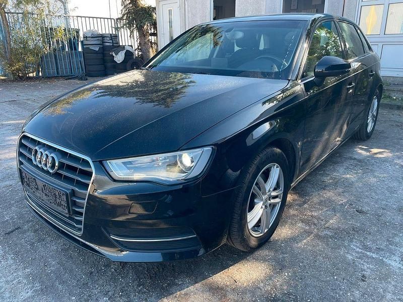Schwarz Gebraucht 2013 Audi A3 Attraction Limousine | 11.500 € (Fairer Preis) - Bild 1/4