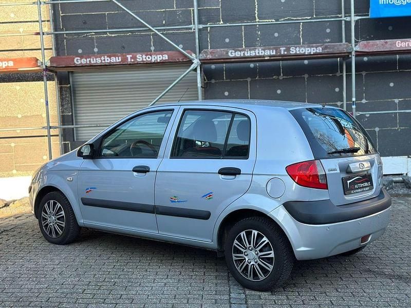 Gebraucht Hyundai Getz Basis 67 PS (49 kW) 2009 Silber Kleinwagen