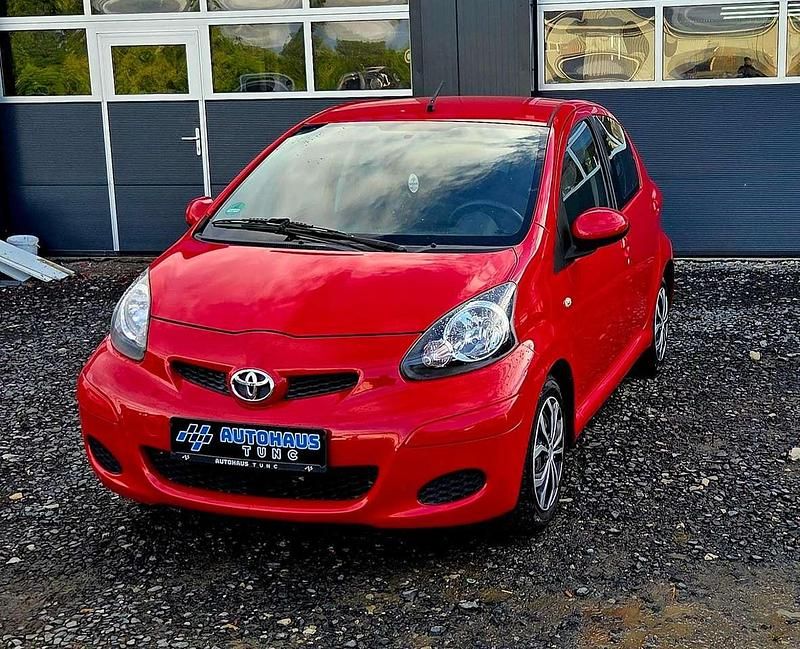 Fire red Gebraucht 2011 Toyota Aygo Cool Kleinwagen | 5.500 € (Teuer) - Bild 1/3