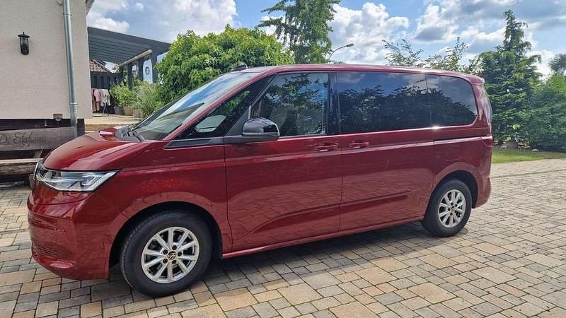 Gebraucht VW Multivan Life 150 PS (110 kW) 2024 Rot Van