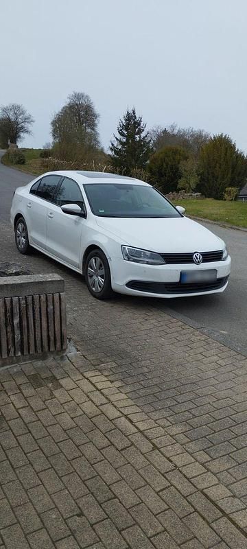 Gebraucht VW Jetta Highline 105 PS (77 kW) 2011 Weiß Limousine