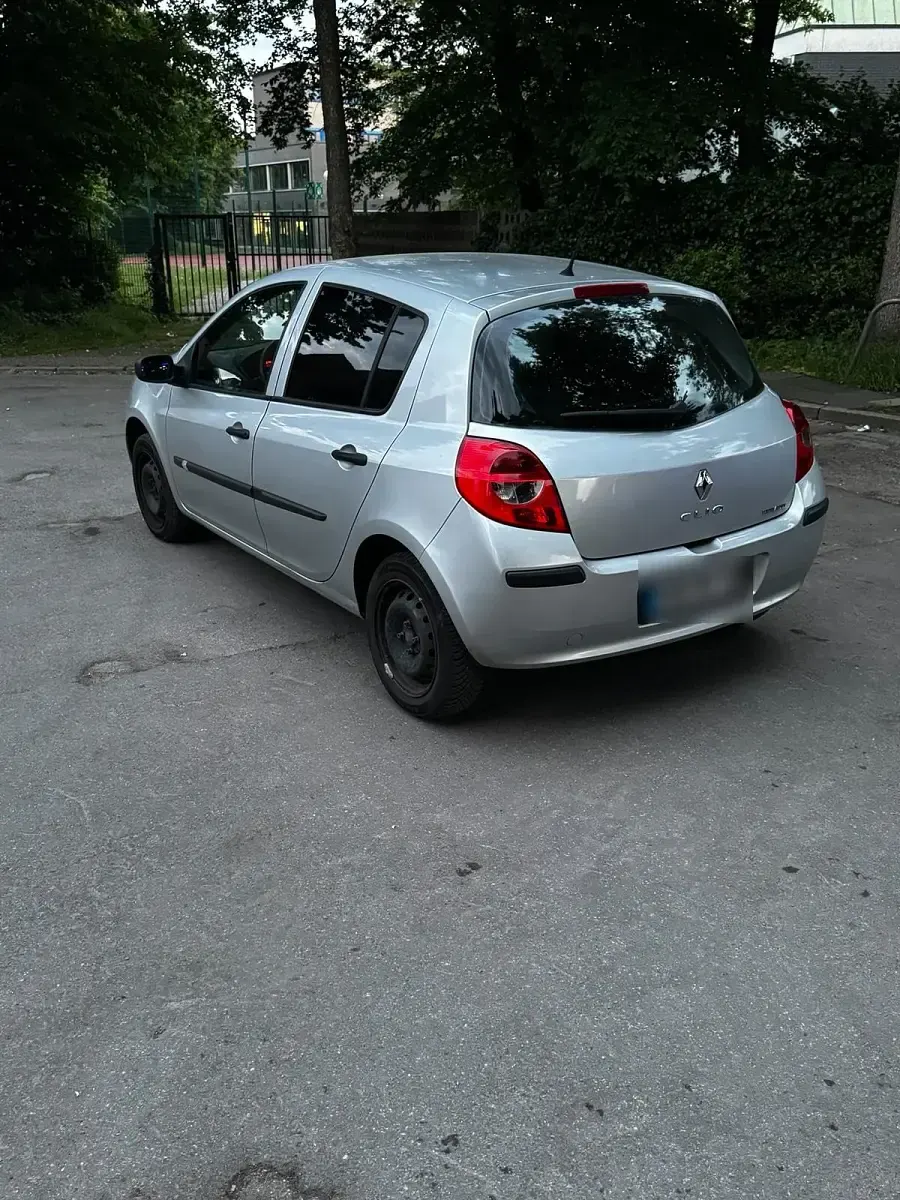 Używany Renault Clio II 75 KM (55 kW) 2007 Srebrny Hatchback