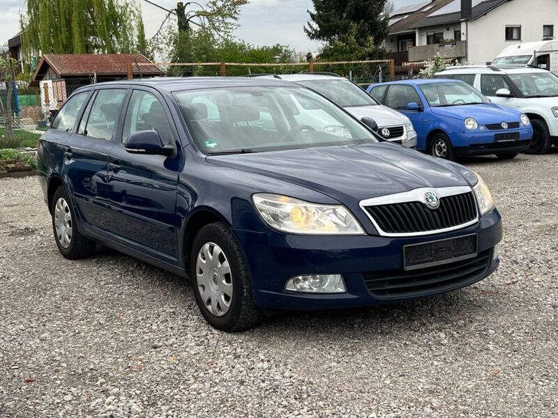 Gebraucht Skoda Octavia Ambiente 140 PS (102 kW) 2011 Blau Kombi
