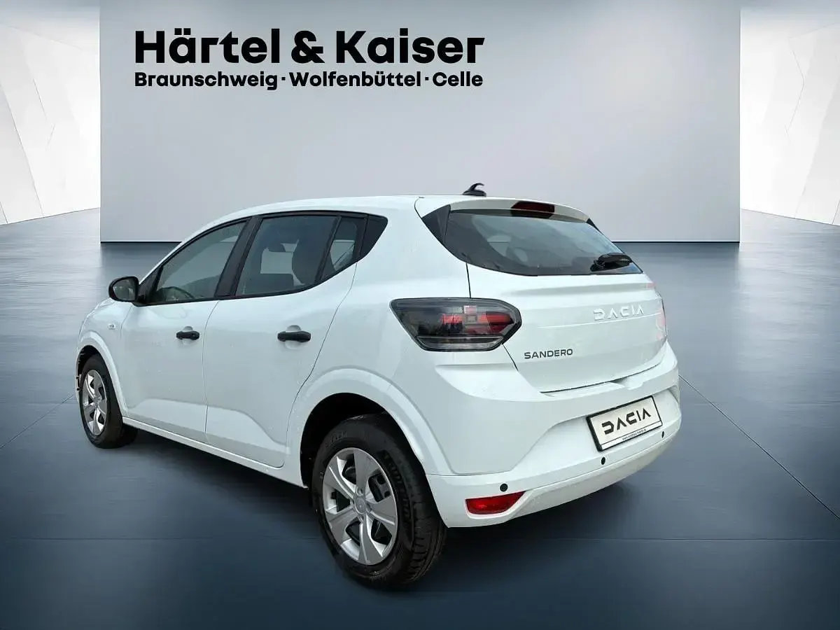 Neu Dacia Sandero Essentiel 67 PS (49 kW) 2025 Arktisweiß (weiß) Limousine