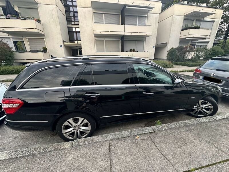 Schwarz Gebraucht 2011 Mercedes E220 Kombi | 7.299 € (Guter Preis) - Bild 1/4