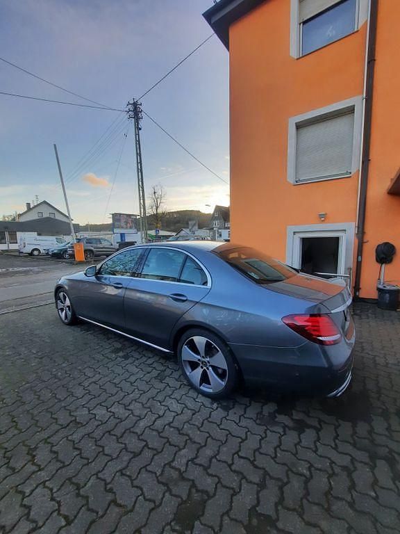 Gebraucht Mercedes E220 194 PS (142 kW) 2019 Grau Limousine