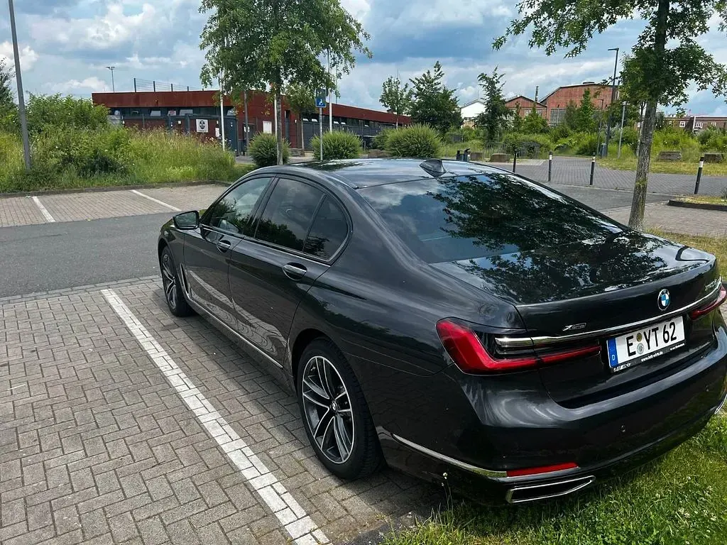 Gebraucht BMW 740 340 PS (250 kW) 2021 Grau Limousine