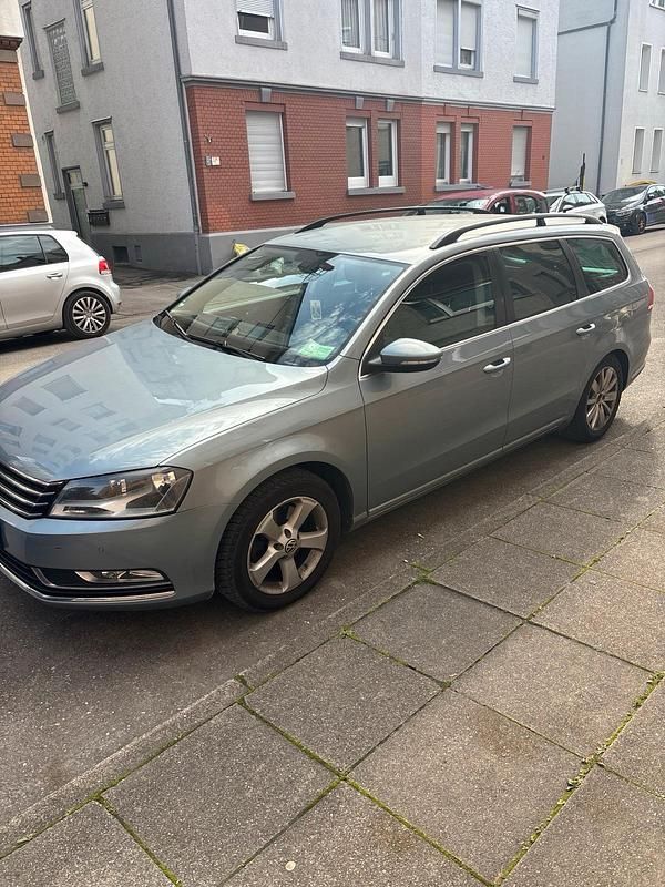 Grau Gebraucht 2011 VW Passat Kombi | 4.000 € (Superpreis) - Bild 1/4