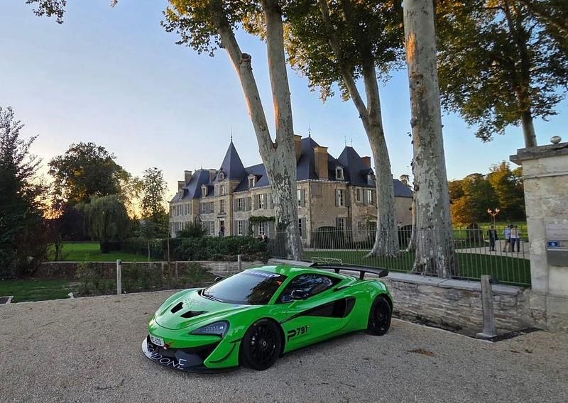 Weiß Gebraucht 2023 McLaren 570S Coupé | 176.900 € (Teuer) - Bild 1/4
