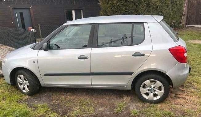 Silber Gebraucht 2010 Skoda Fabia Limousine | 1.800 € (Superpreis) - Bild 1/4