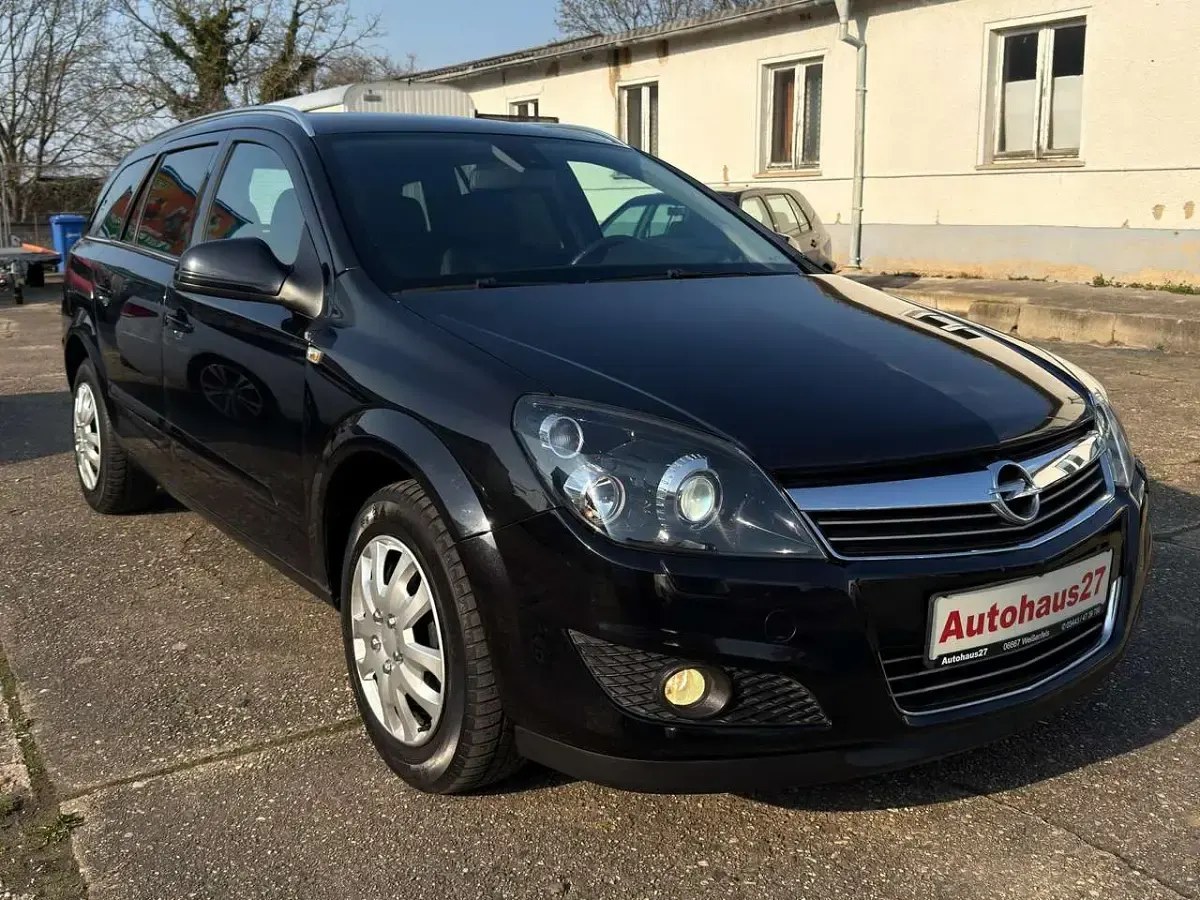 Gebraucht Opel Astra 110 PS (80 kW) 2010 Schwarz Kombi