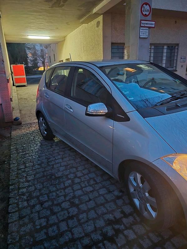 Gebraucht Mercedes A180 2009 Silber Limousine