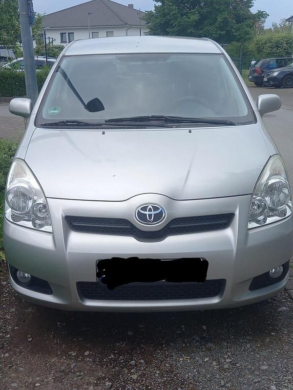 Silber Gebraucht 2008 Toyota Corolla Verso Van / Kleinbus | 4.750 € (Fairer Preis) - Bild 1/4