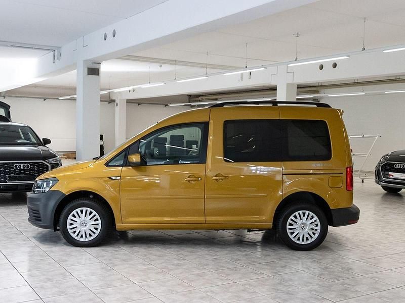 Gebraucht VW Caddy Beach 102 PS (75 kW) 2019 Sandstorm yellow metallic Van / Kleinbus