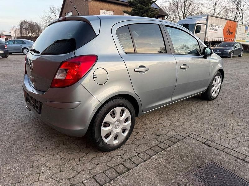 Gebraucht Opel Corsa Satellite 101 PS (74 kW) 2011 Silber Limousine