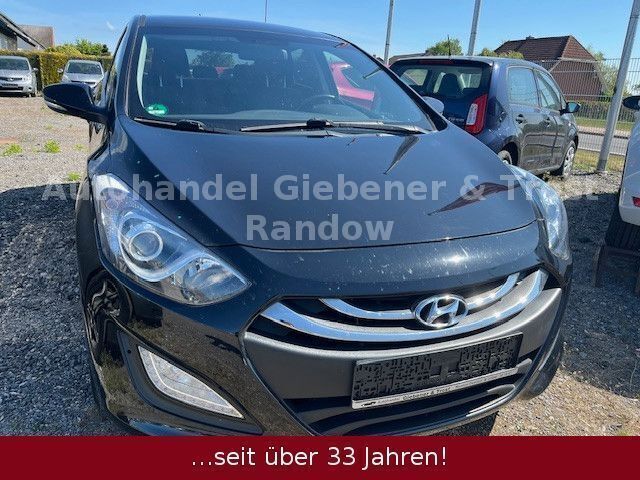Gebraucht Hyundai i30 GO! 90 PS (66 kW) 2015 Schwarz Limousine