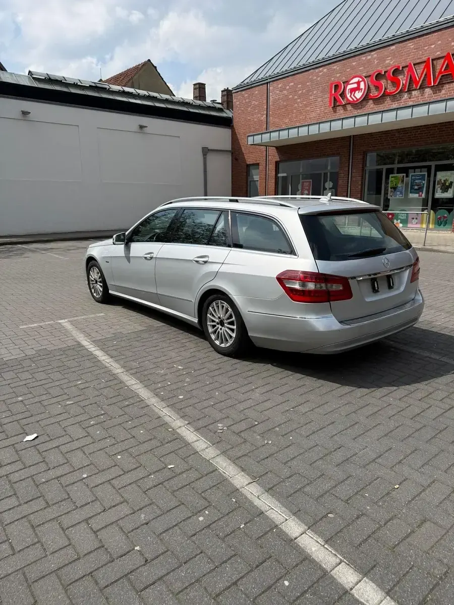 Gebraucht Mercedes E220 170 PS (125 kW) 2010 Silber Kombi