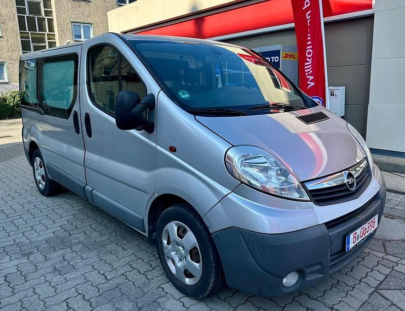 Gebraucht Opel Vivaro 114 PS (83 kW) 2015 Silber Van / Kleinbus