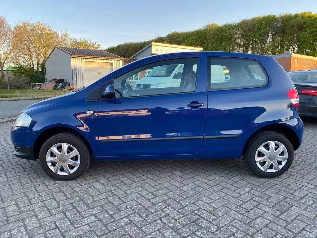 Second-hand VW Fox 54 CP (39 kW) 2006 Albastru Hatchback