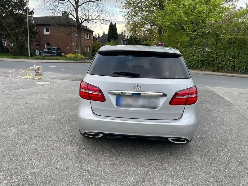 Gebraucht Mercedes B160 90 PS (66 kW) 2017 Silber Van / Kleinbus