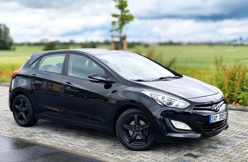 Schwarz Gebraucht 2015 Hyundai i30 Style Limousine | 6.999 € (Fairer Preis) - Bild 1/4