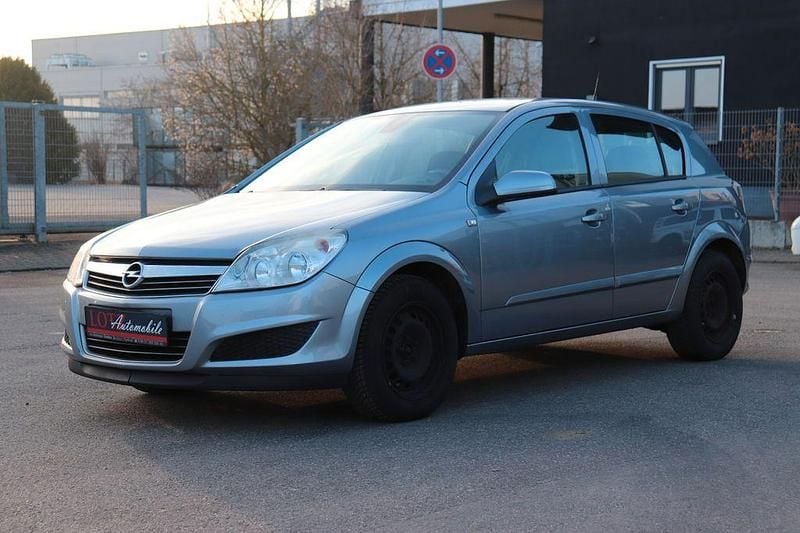 Lichtsilber m2 Gebraucht 2008 Opel Astra Edition Limousine | 2.990 € (Etwas zu teuer) - Bild 1/4