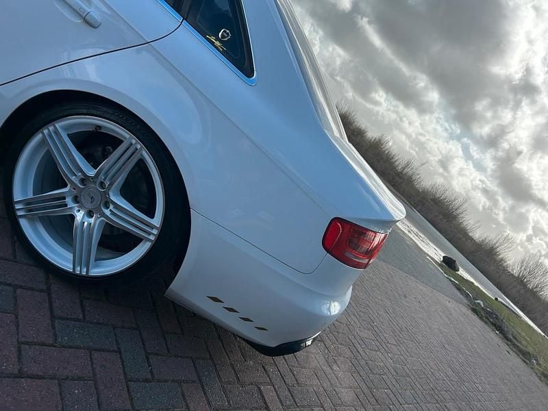 Second-hand Audi A4 123 CP (90 kW) 2008 Alb Berlinǎ