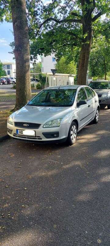 Gebraucht 2004 Ford Focus Ghia Limousine | 1.900 € (Fairer Preis) - Bild 1/4