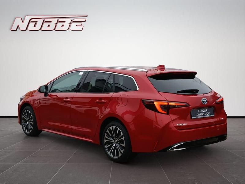 Neu Toyota Corolla 196 PS (144 kW) 2025 Rot Kombi