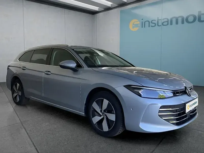 Gebraucht VW Passat 150 PS (110 kW) 2025 Silber Kombi