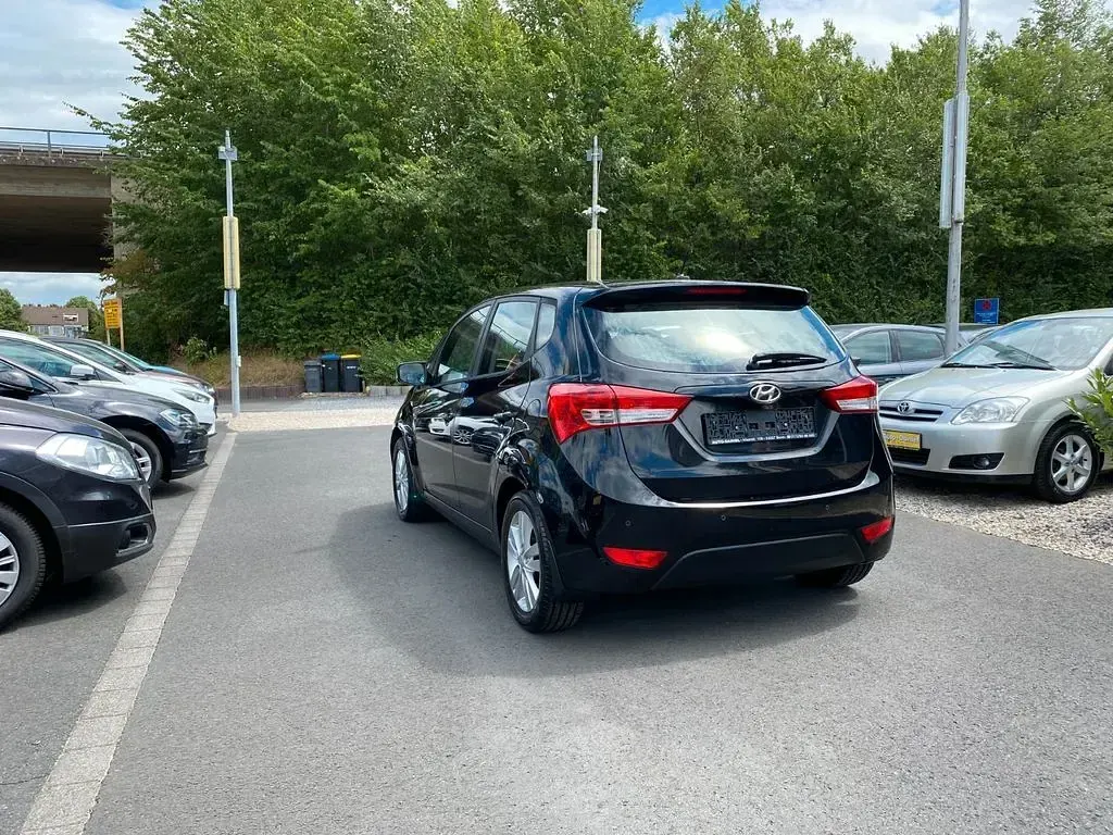 Gebraucht Hyundai ix20 90 PS (66 kW) 2013 Schwarz Kleinwagen