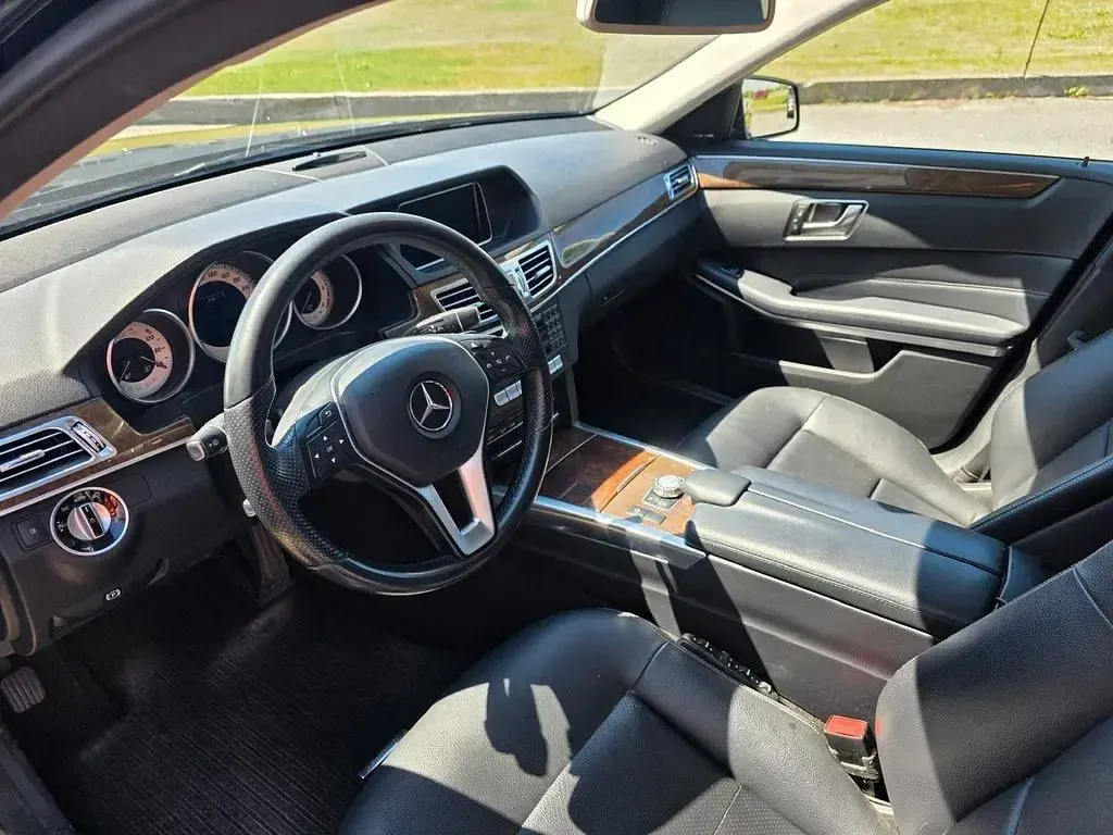 Gebraucht Mercedes E250 Avantgarde 204 PS (150 kW) 2015 Schwarz Limousine