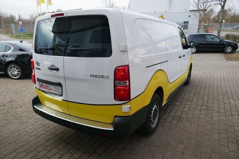 Gebraucht Toyota Proace 122 PS (89 kW) 2021 Weiß Van / Kleinbus